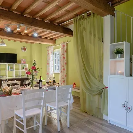 Villa Ai Due Cuori 4, Emma Capannori