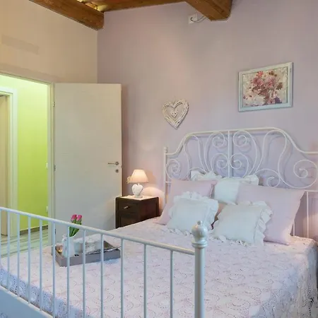 Villa Ai Due Cuori 4, Emma Capannori