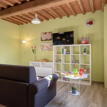Villa Ai Due Cuori 4, Emma Capannori